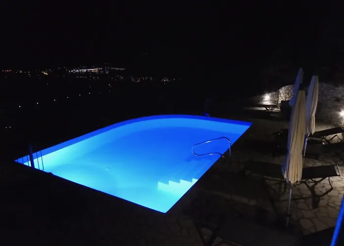 Villa Petros, Vassiliki, Lefkada - 3 Bedrooms, Pool, Stunning Views Pondi