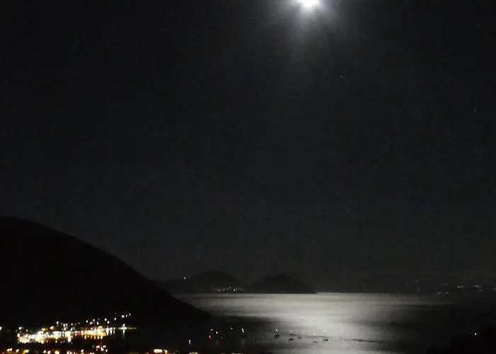 Petros, Vassiliki, Lefkada - 3 Bedrooms, Pool, Stunning Views * Pondi